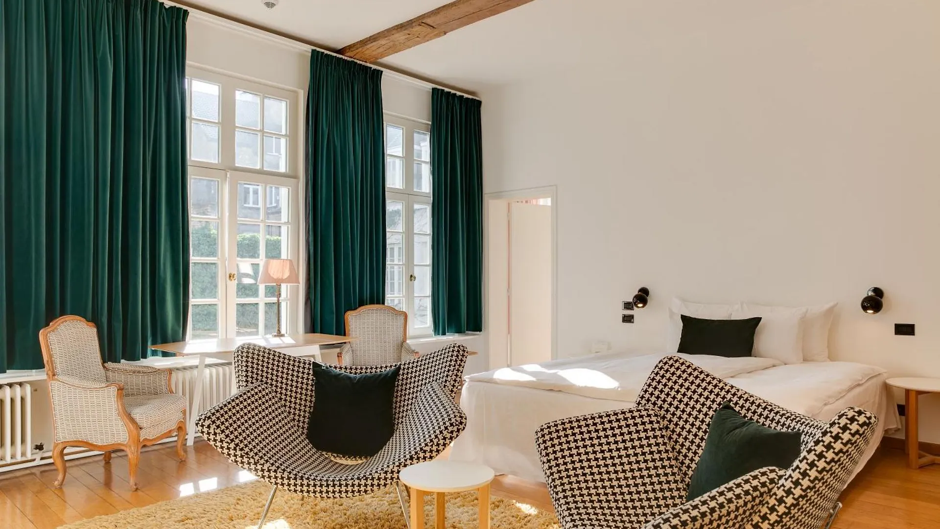 Small Luxury Hotel De Witte Lelie Antwerpen 4*,  België