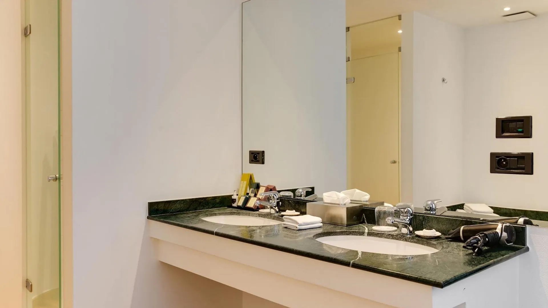 Small Luxury Hotel De Witte Lelie Antwerpen